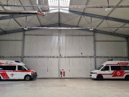 &amp;nbsp;
Fahrzeughalle mit Parkplätzen